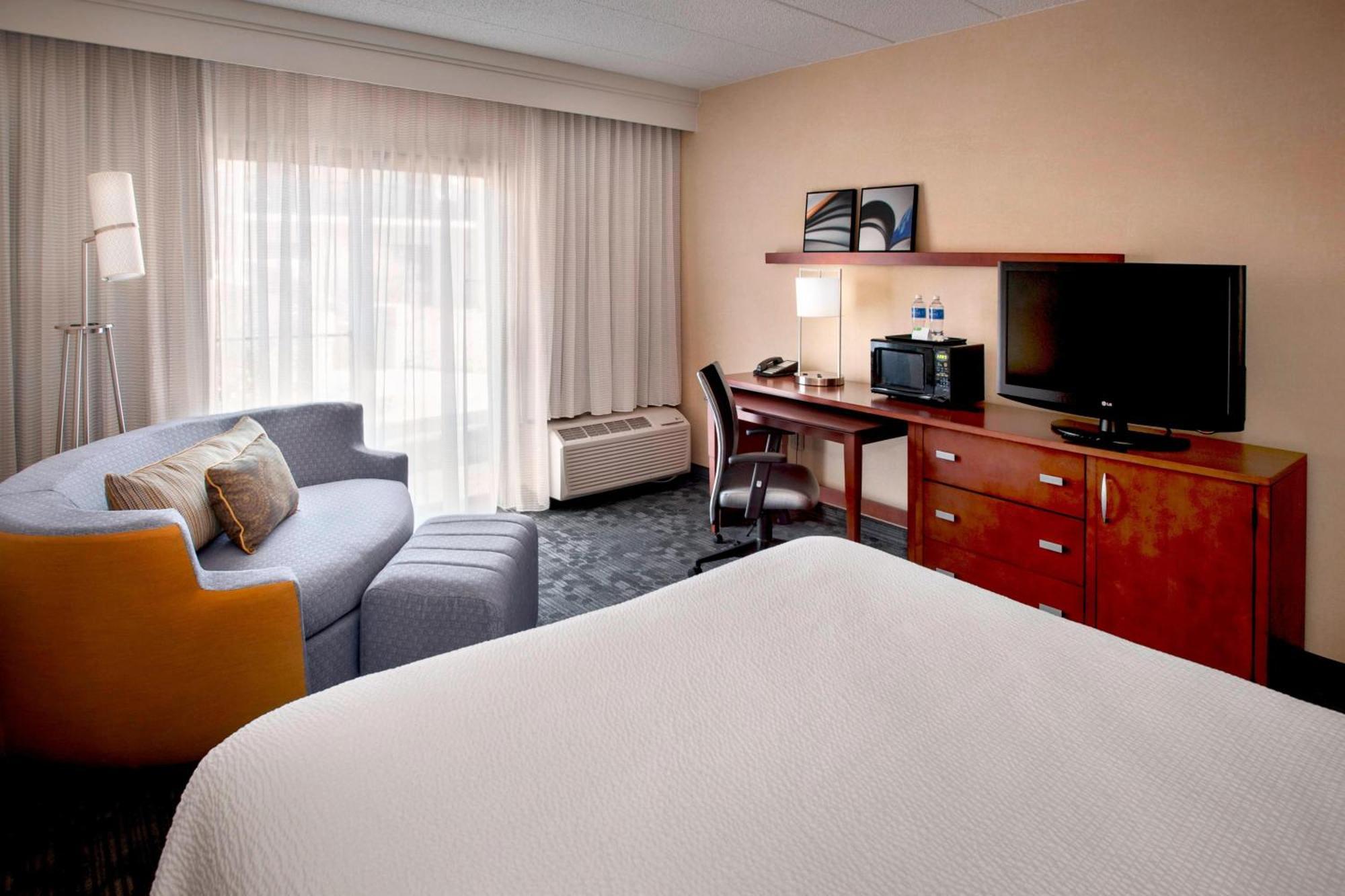Courtyard By Marriott Hartford Windsor Airport Hotel Ngoại thất bức ảnh