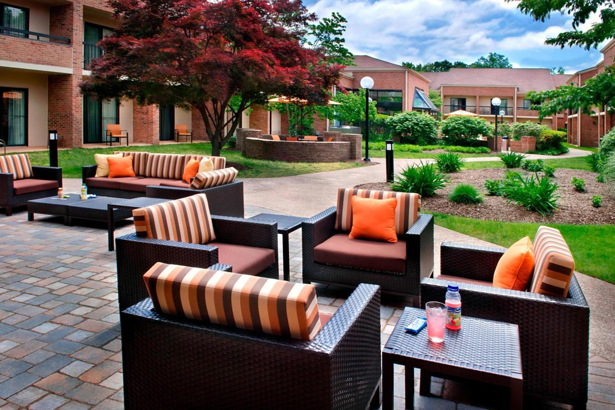 Courtyard By Marriott Hartford Windsor Airport Hotel Ngoại thất bức ảnh